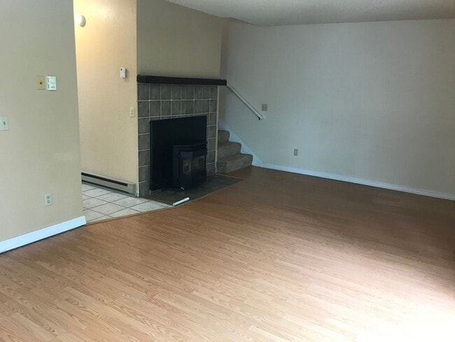Building Photo - 2 Bed, 2.5 Bath Westend Condo!