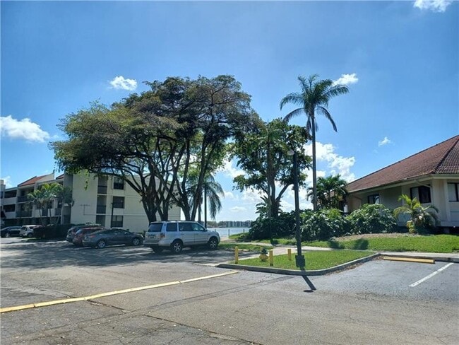 Building Photo - 109 Lake Emerald Dr