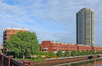 Building Photo - 400 N Clinton St