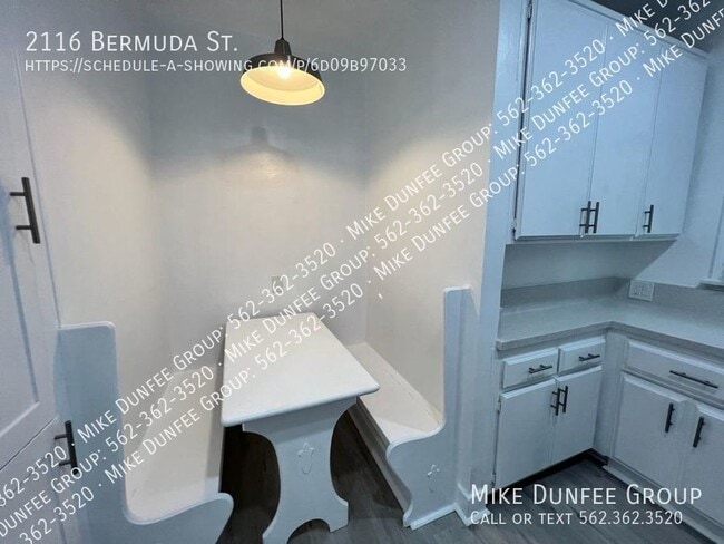 Building Photo - Alamitos Beach 2-Bedroom Unit Blocks Away ...