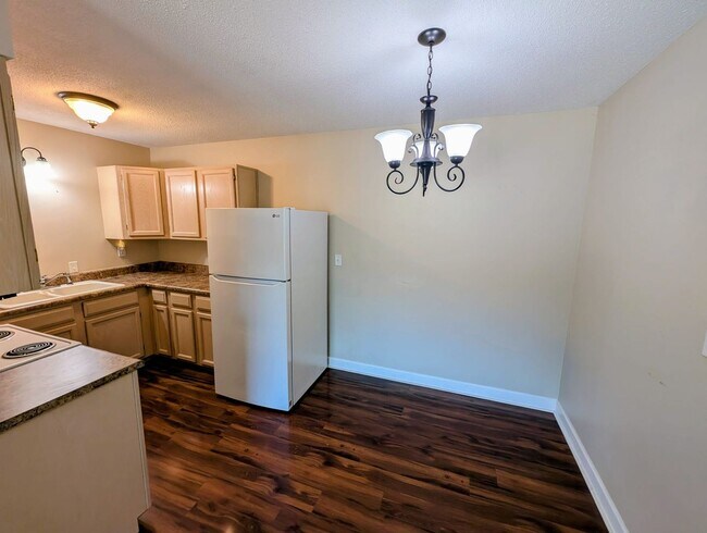 Foto del edificio - Modern 1BR Condo at Pembroke Gardens – Balcony, Pool Access & Utilities