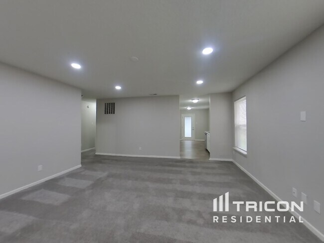 Foto del edificio - 1730 Elijah Blue Dr