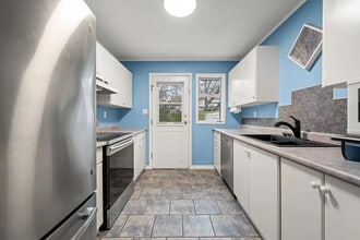 Building Photo - 2775 B Myra Pl