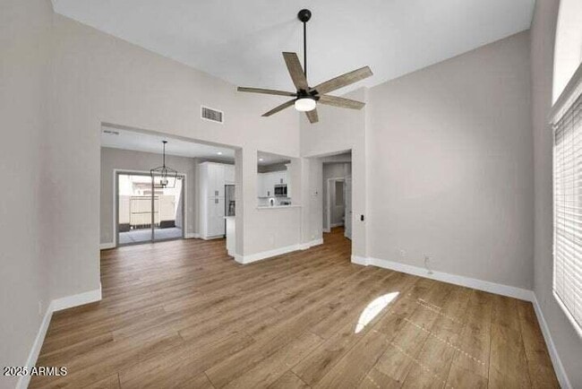 Building Photo - 3941 E Cat Balue Dr