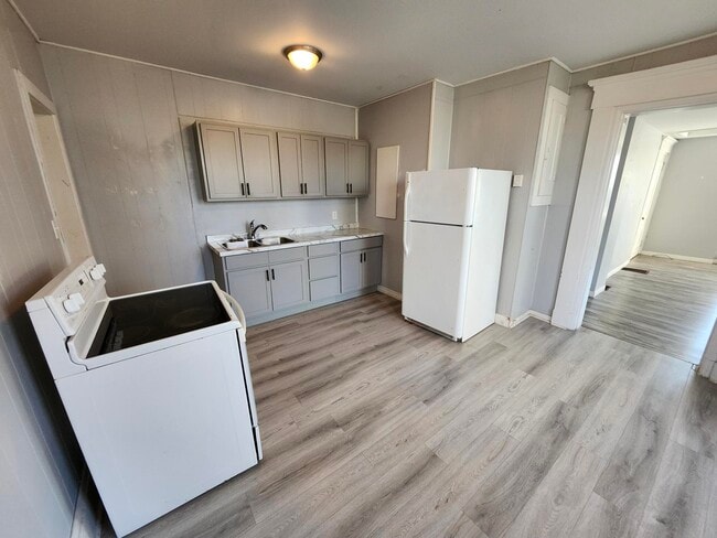 Building Photo - 918 Main St