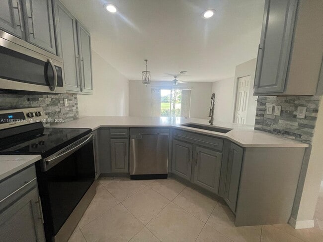 Foto del edificio - 8660 S Southgate Shores Cir