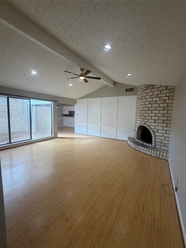 Foto del edificio - 36 Pinehurst Ln
