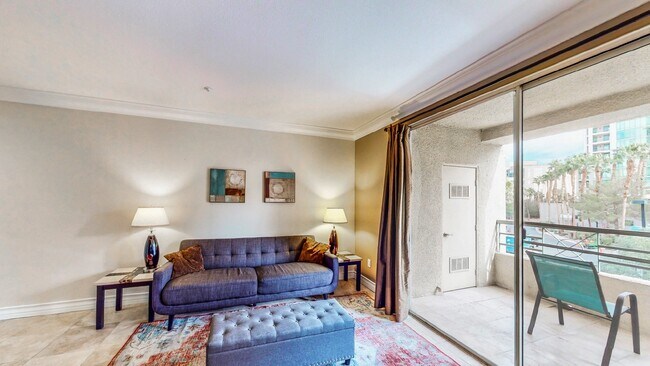 Foto del edificio - "Chic Las Vegas Condo Oasis: 1-Bedroom Gem with Granite Touch - 530 Sq Ft of Style!"