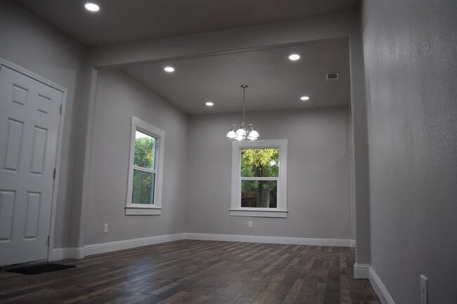 Foto del edificio - 2601 N Thorne Ave