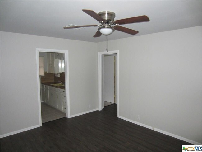 Building Photo - 1522 Alamo Dr