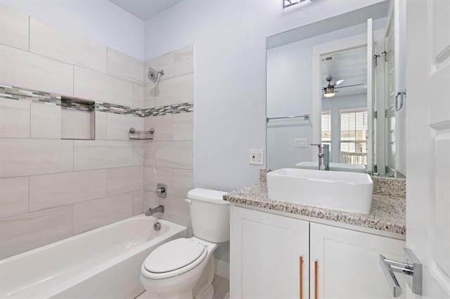 Foto del edificio - 203 S Village Way