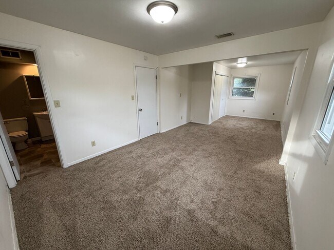 Foto del edificio - Spacious 5-Bedroom Home for Rent in Sioux ...