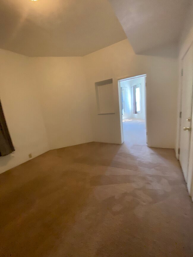 Photo - 514 Ivy St Apartments