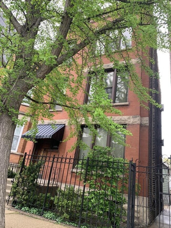 Foto del edificio - 3 bedroom in Chicago IL 60614