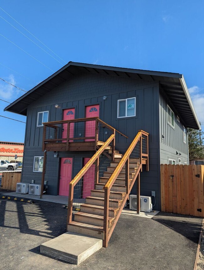 Building Photo - 967 W Harris St