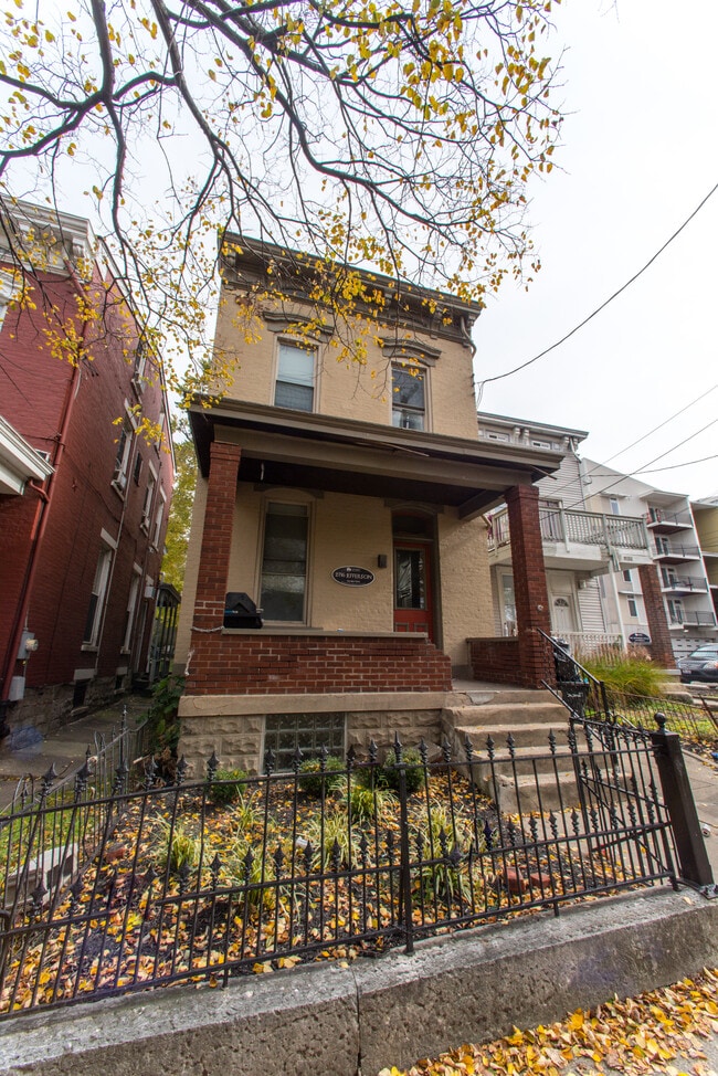 Photo - 2716 Jefferson Ave (Cincinnati, OH) Apartments