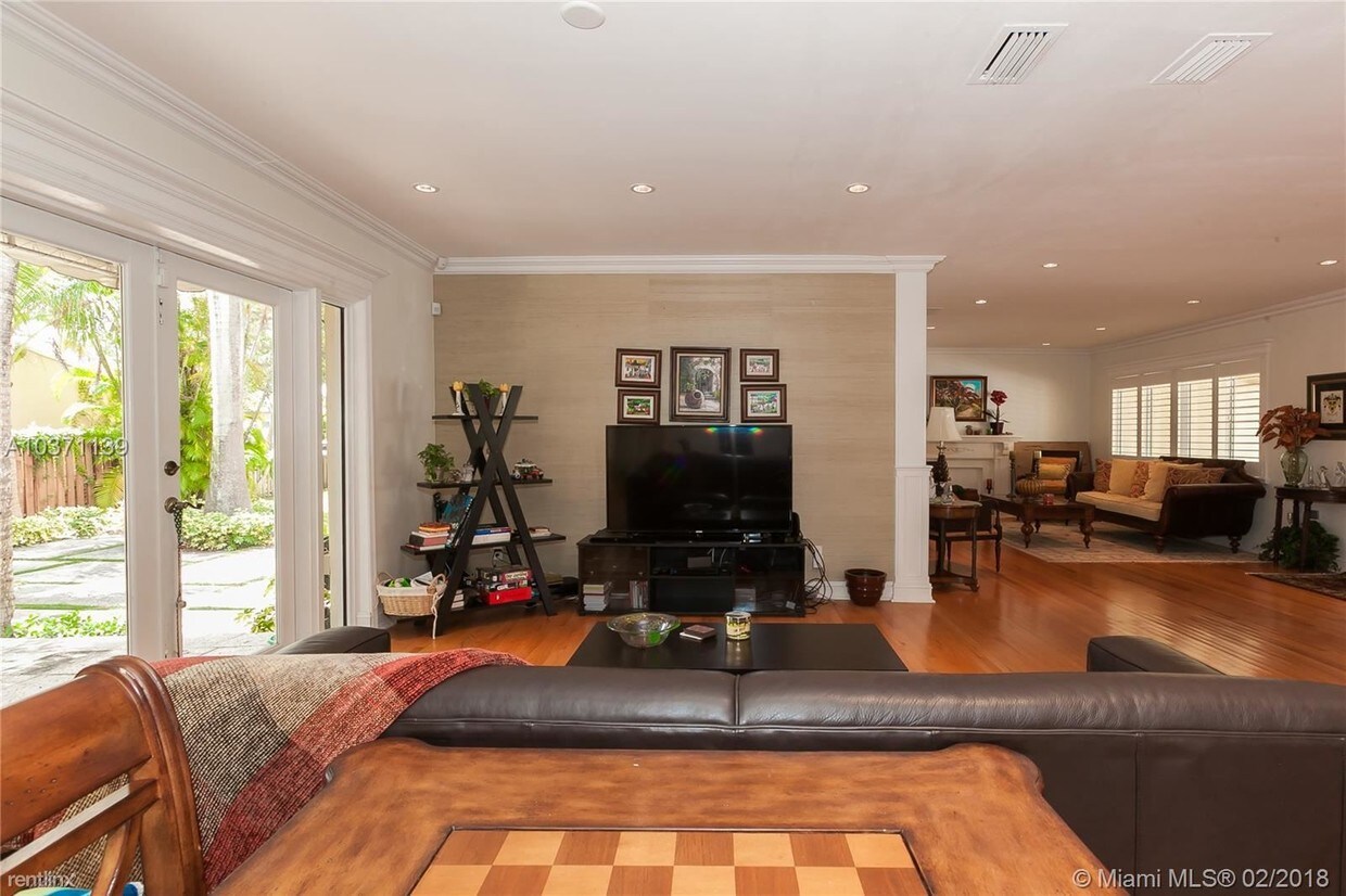 Primary Photo - 3 br, 3 bath House - 1351 Monroe St