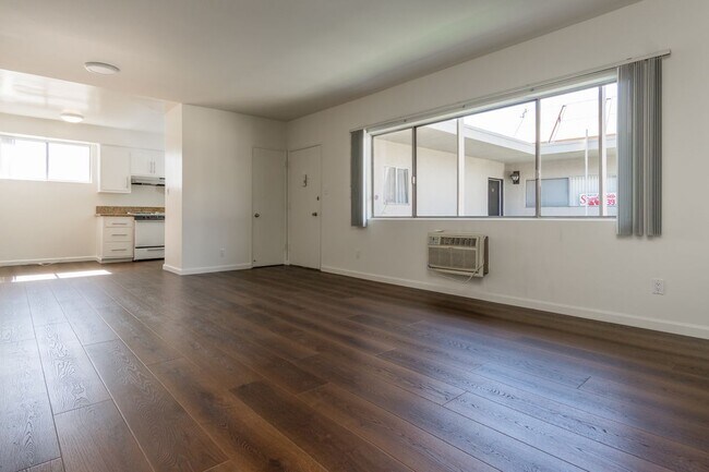 Foto del edificio - 4653 Fulton Ave