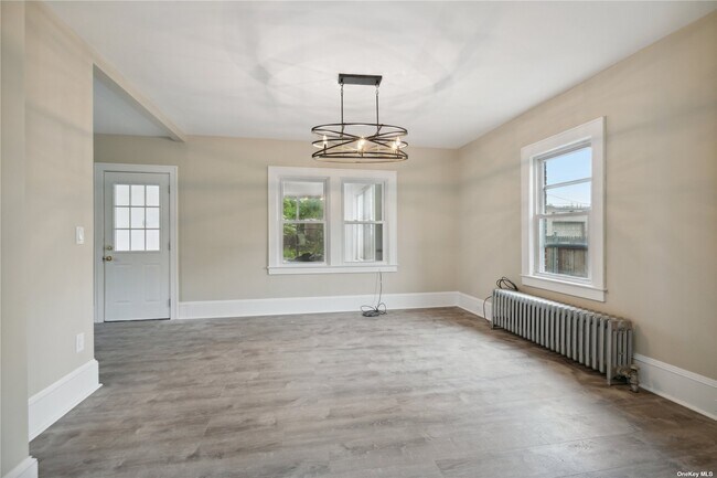 Building Photo - 1030 Glen Cove Ave