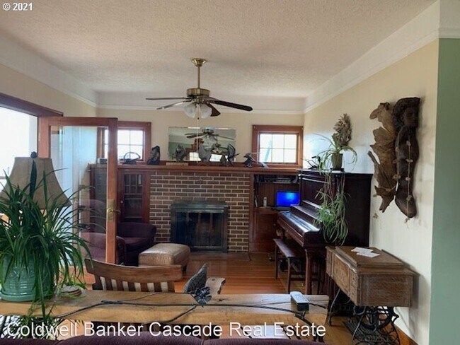 Foto del edificio - 2 br, 2 bath House - 301 W Broadway