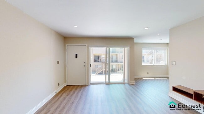 Building Photo - 2 + 2 Modern Split-Level Townhouse in Prim...