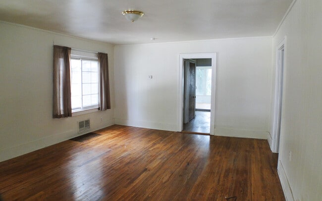 Foto del edificio - Classic Westland Charm with Fresh Updates ...