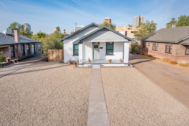 Building Photo - Remodeled Historic 2-bed Home Central Phx