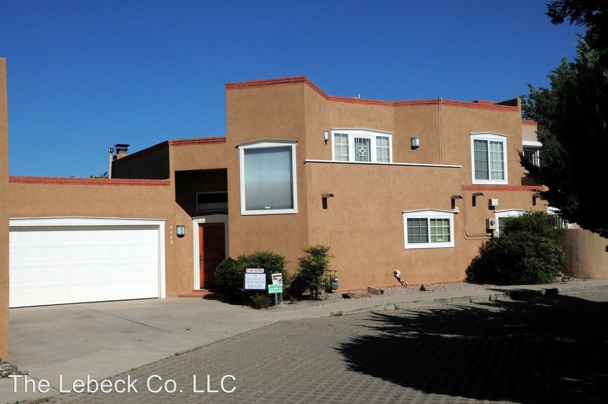 Primary Photo - 2452 Plaza Vizcaya NW