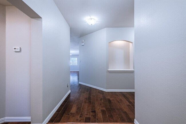 Building Photo - 645 Fort Thomas Pl
