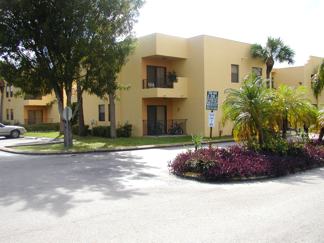 Foto del edificio - 686 NW 114th Ave