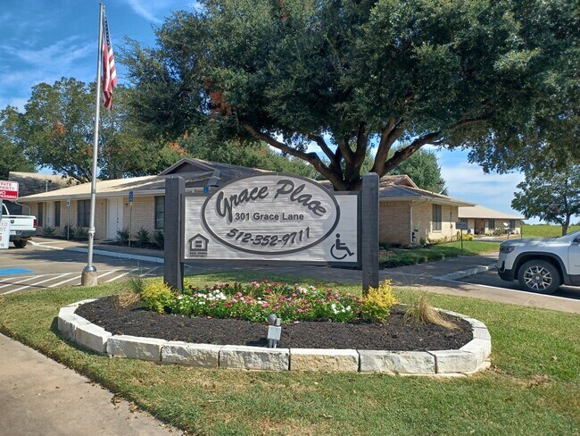 Foto del edificio - 301 Grace Ln