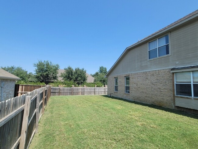 Building Photo - 1229 Tralee Ln