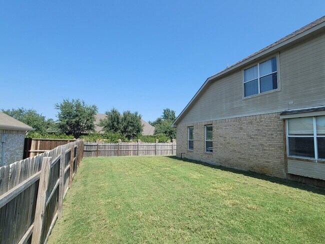 Foto del edificio - 1229 Tralee Ln