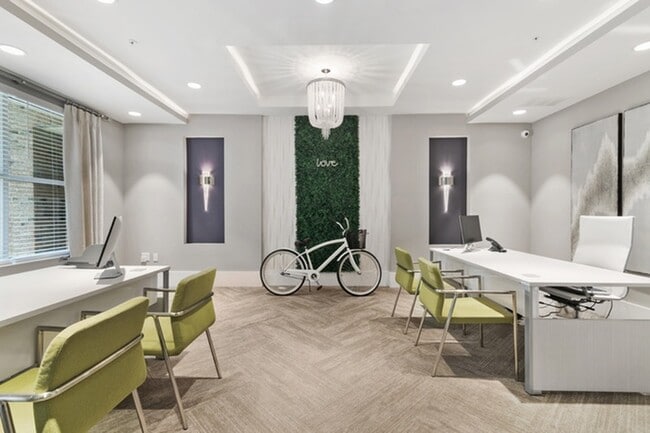 Building Photo - Lantower Weston Corners