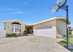 Building Photo - 5125 N Nearglen Ave