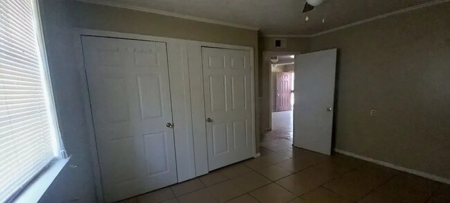 Foto del edificio - 2401 S Linden St