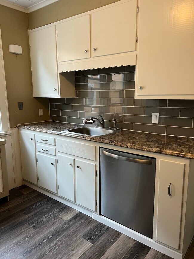 Foto del edificio - 297 Choate Avenue, Unit Lower