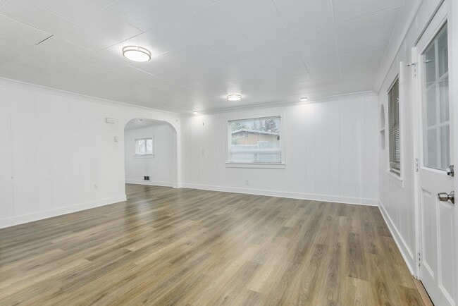 Foto del edificio - 2BR Upstairs Unit with Mountain Views & Private Yard – Tacoma Living at Its Best