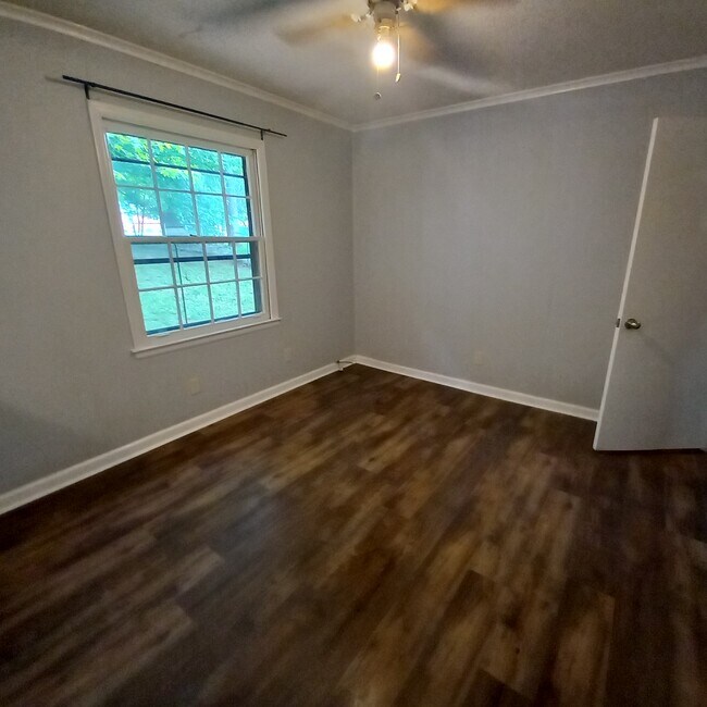 Den open to kitchen or flex room - 10417 White Pine Rd