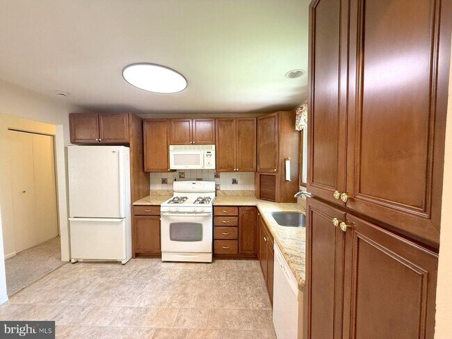 Foto del edificio - 11 Knollwood Dr