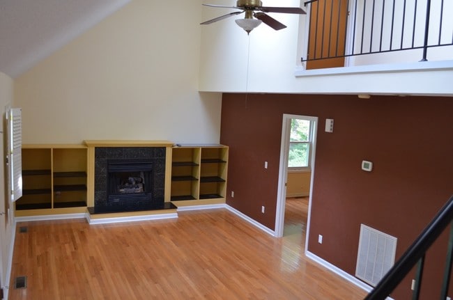 Building Photo - 1304 College Heights Rd