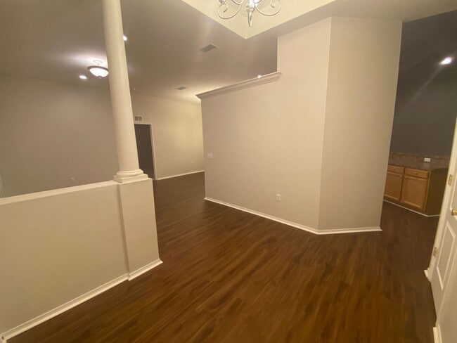 Building Photo - 4 Bedroom 2 Bath home in Winter Haven for RENT!