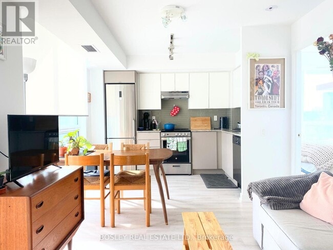 Photo du bâtiment - 120 Varna Dr