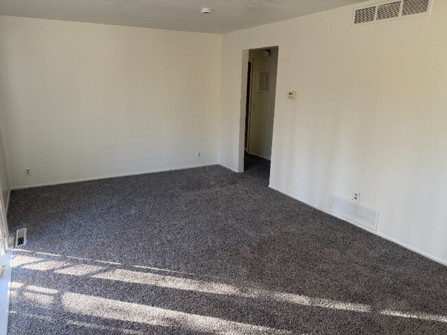 Foto del edificio - 831 E Stratford Ave