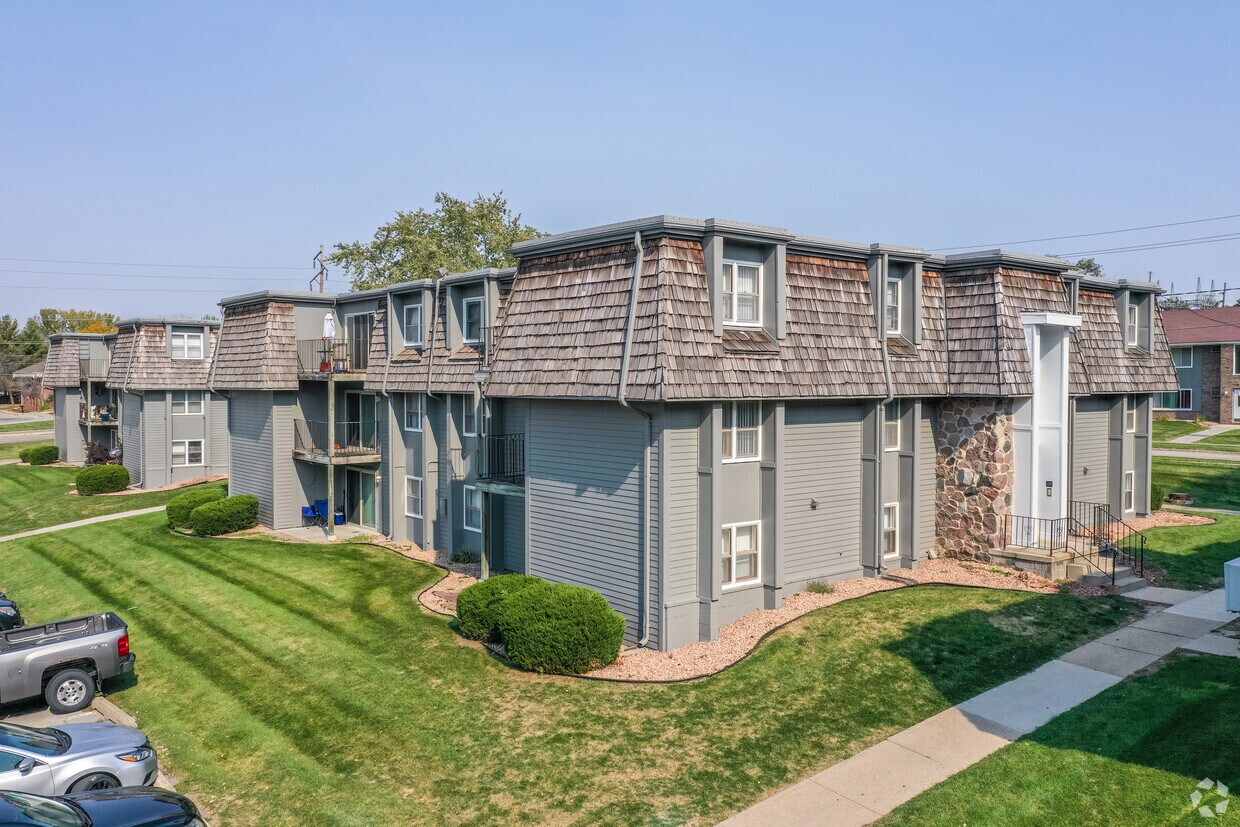 Elm Village Apartments 3705 Elm Dr Urbandale, IA Apartments for