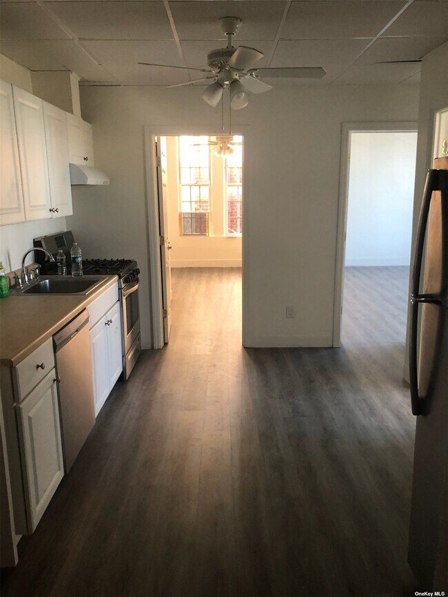 16 Fire Island Ave Unit 2, Babylon, NY 11702 Room for Rent in Babylon