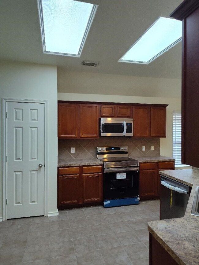 Foto del edificio - 6327 Bonnie Chase Ln