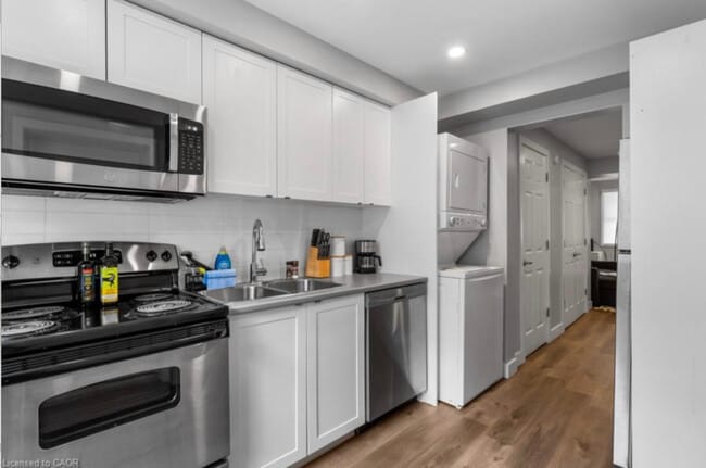 Building Photo - 168-168 Picton St E