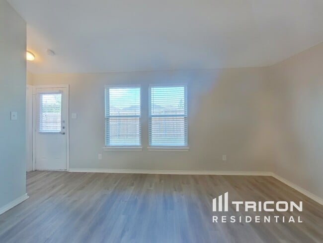 Building Photo - 617 Chickadee Dr