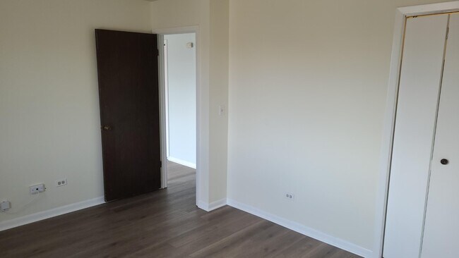 Foto del edificio - 1319 Baldwin Ct
